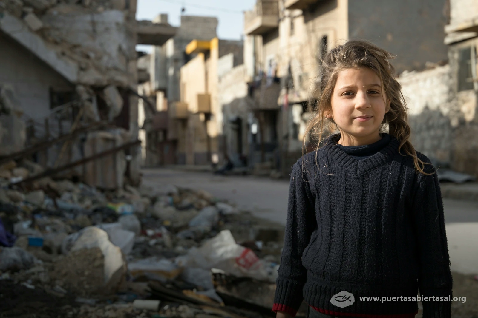 Niña Siria junto a su vecindad. Siria atraviesa la más grande crisis de desplazados en el mundo